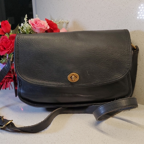 Coach Handbags - Vintage COACH Leather Crossbody Bag